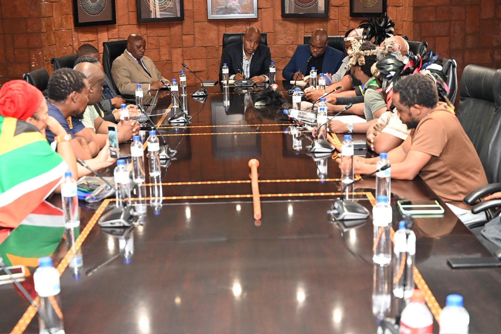 Picture of Premier Mandla Ndlovu engaging with organizers of march