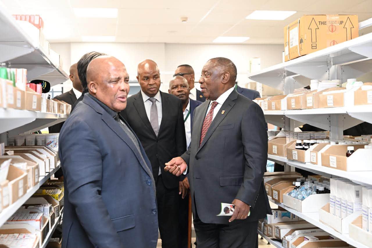 President Cyril Ramaphosa, Minister of Health, Aaron Motsoaledi, Premier Mandla Ndlovu and other government officials during the official opening of King Nyabela Hospital