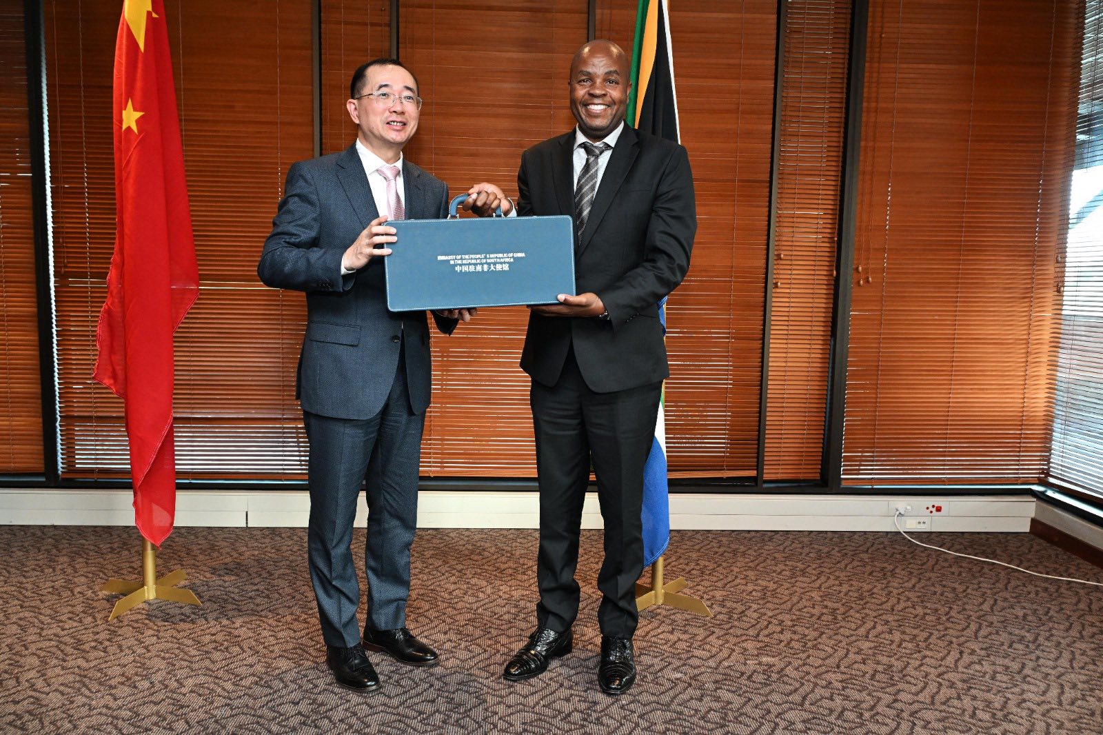 Mpumalanga Province's Premier Mandla Ndlovu with Minister Qin Zhanpeng from People's Republic of China